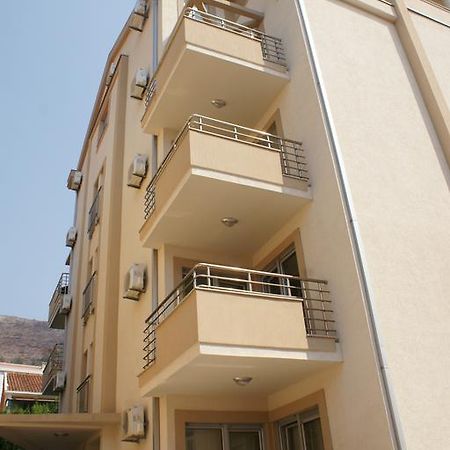 Apartments Dominus Petrovac Bagian luar foto