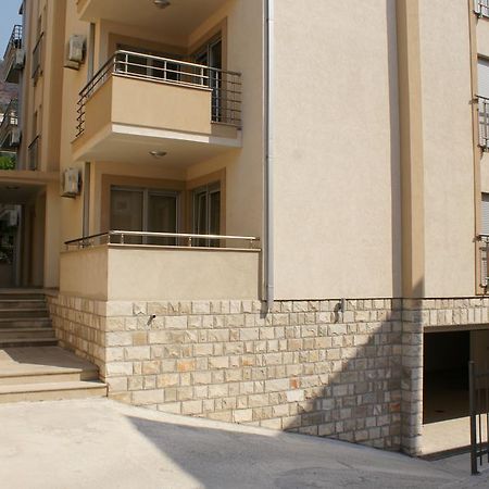 Apartments Dominus Petrovac Bagian luar foto