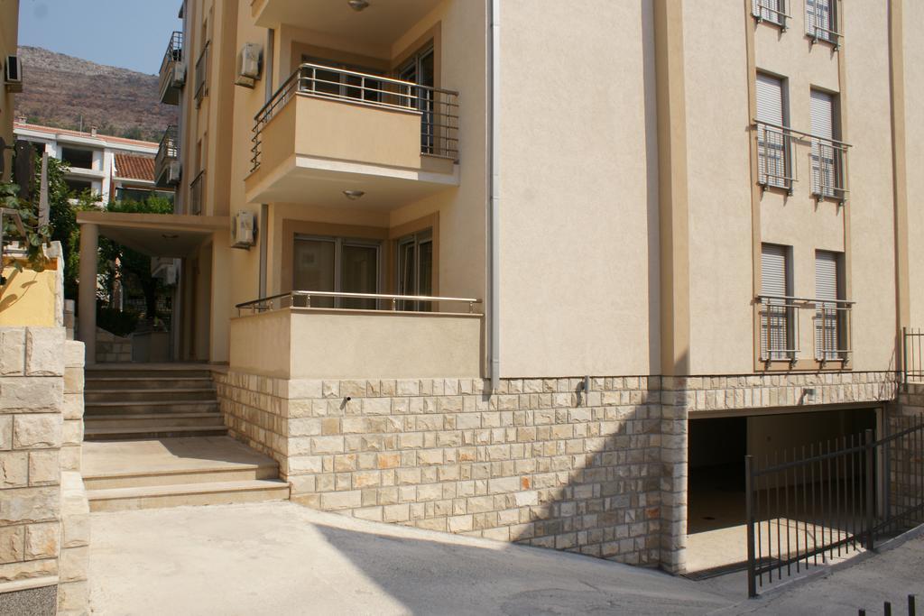 Apartments Dominus Petrovac Bagian luar foto